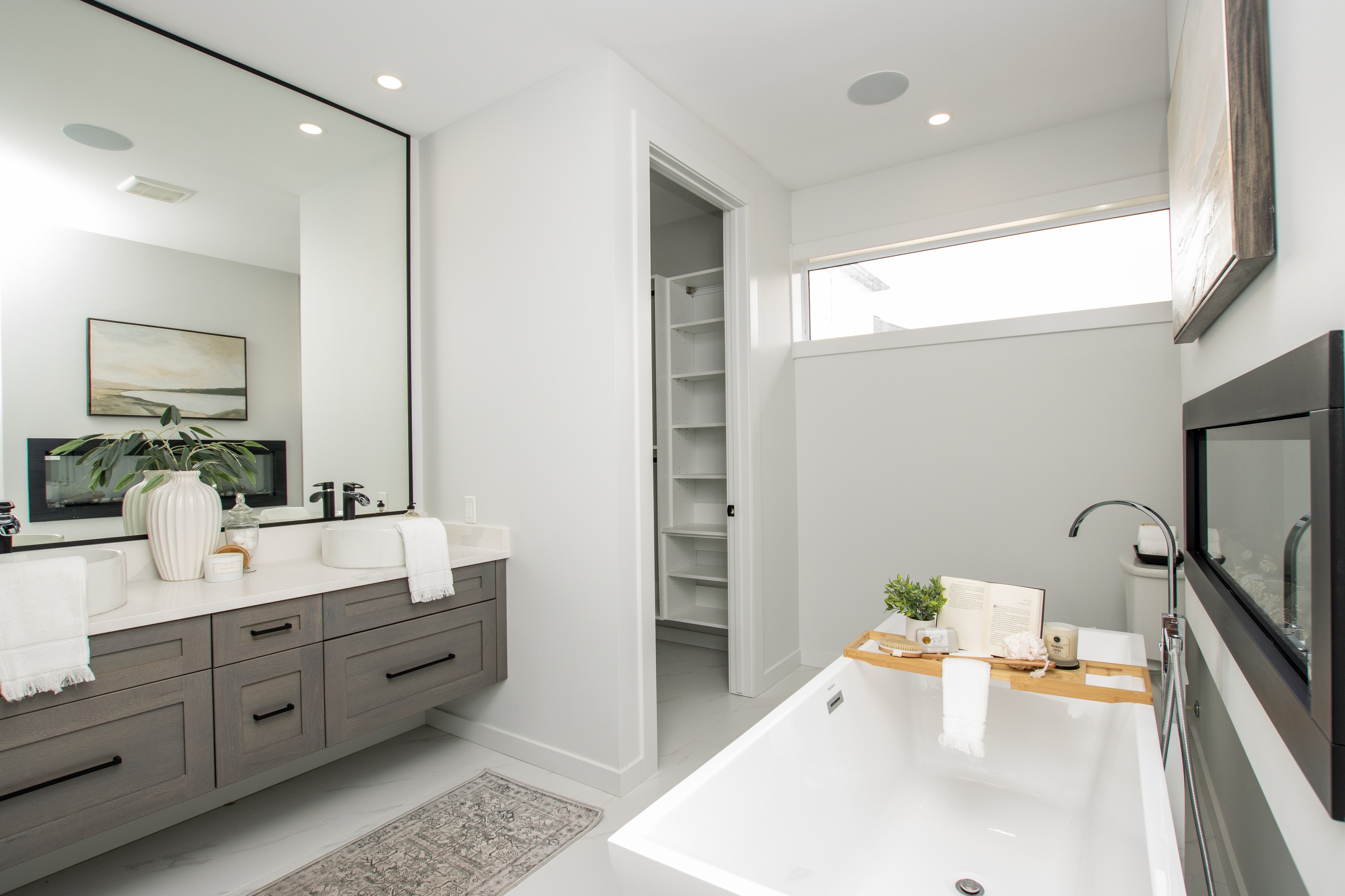 Ensuite bathroom with soaker tub and walk-in closet
